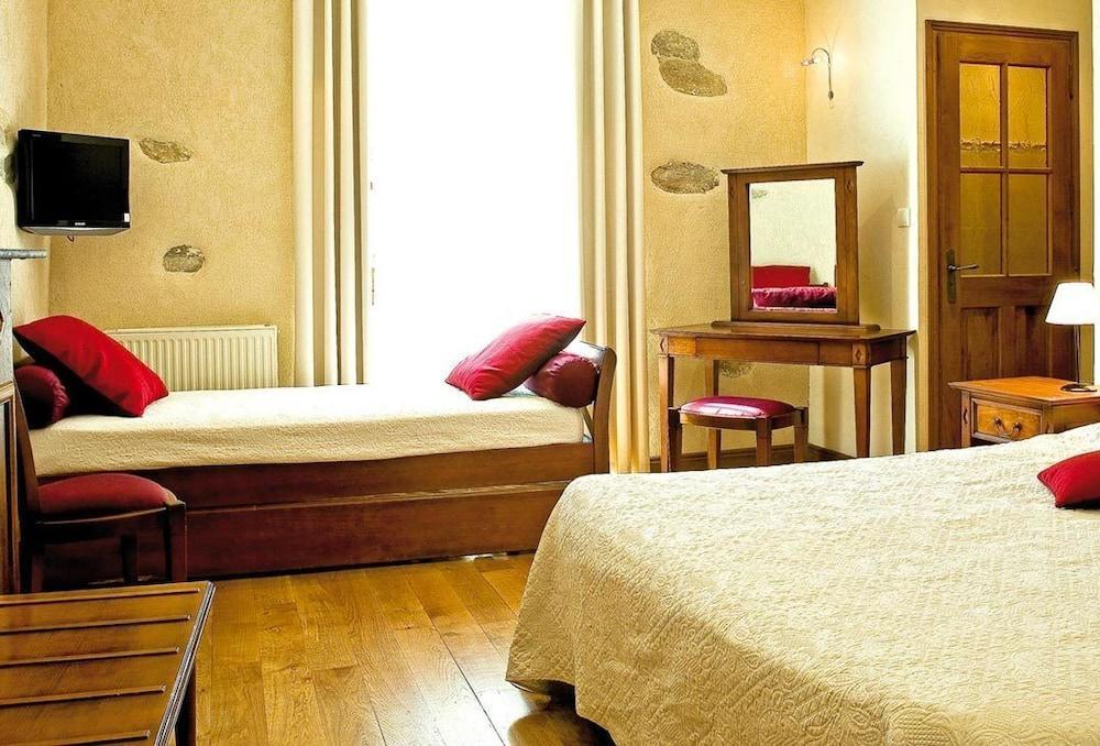 Hotel Les Remparts 미르포아 외부 사진