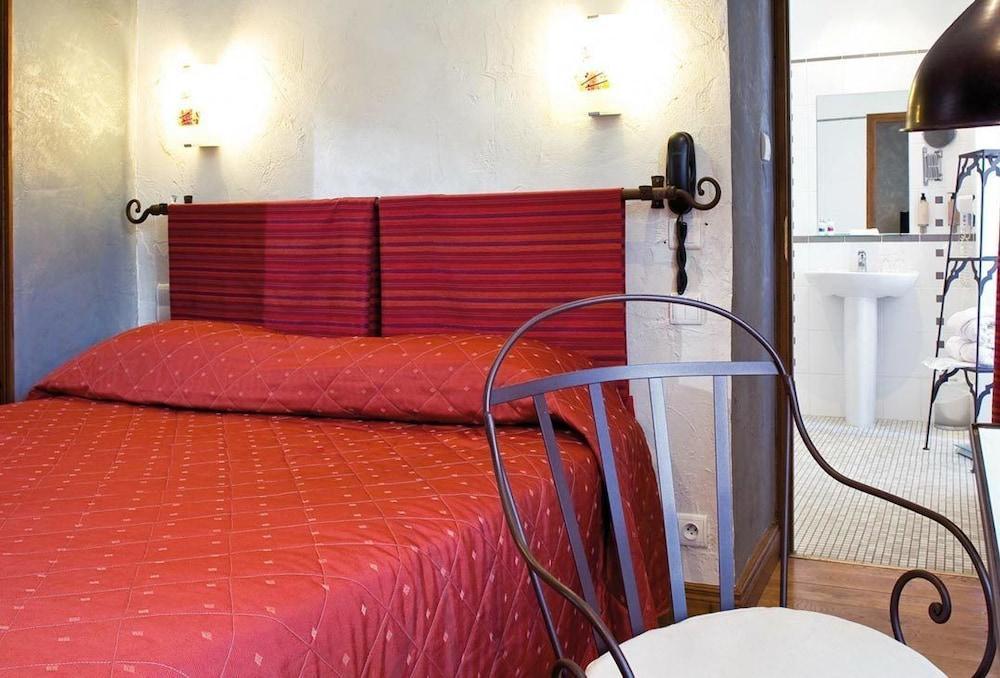 Hotel Les Remparts 미르포아 외부 사진