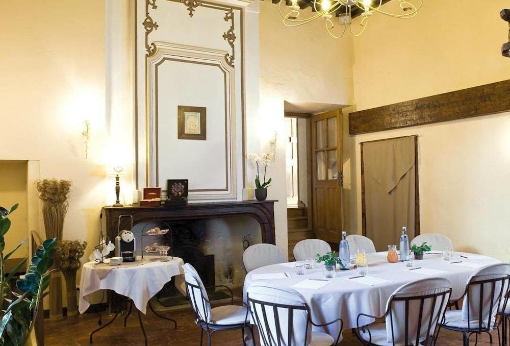 Hotel Les Remparts 미르포아 외부 사진