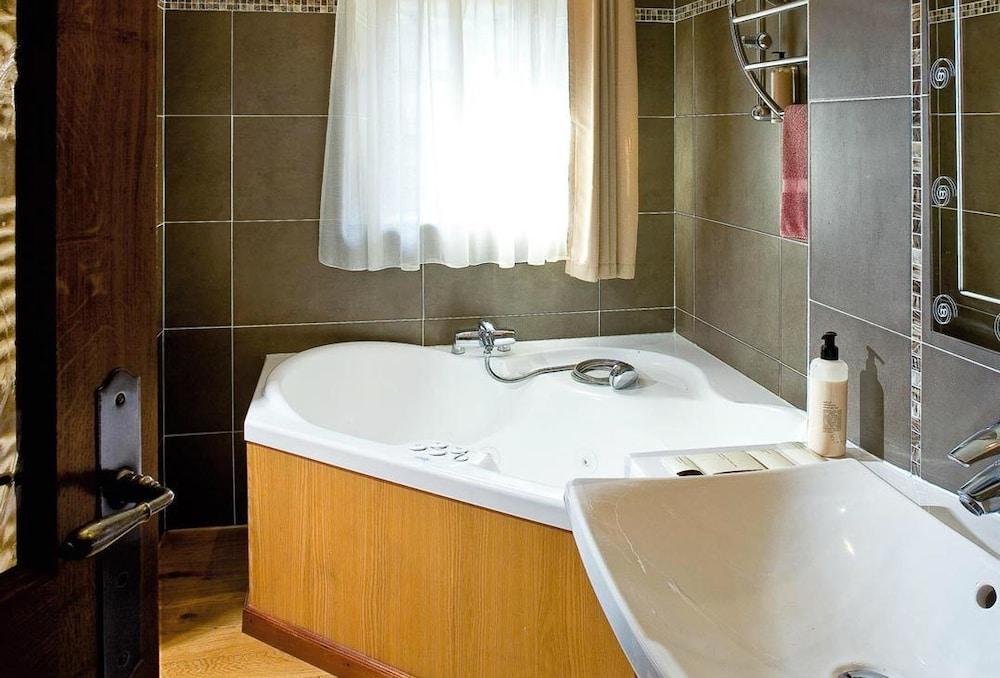 Hotel Les Remparts 미르포아 외부 사진