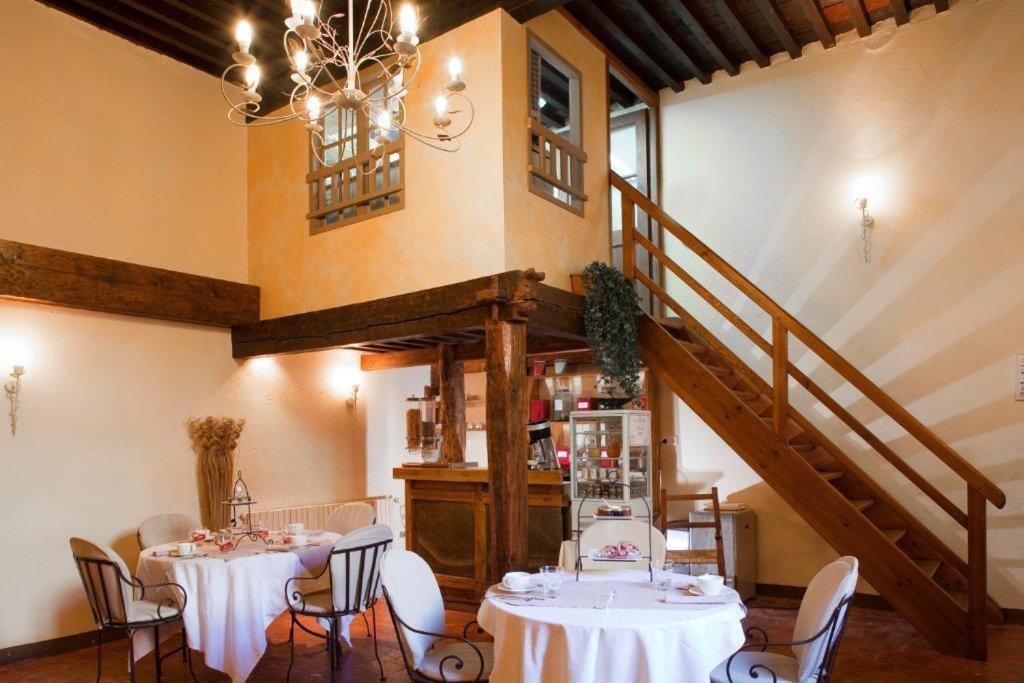 Hotel Les Remparts 미르포아 외부 사진