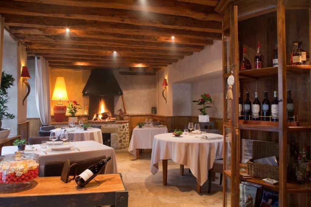 Hotel Les Remparts 미르포아 외부 사진