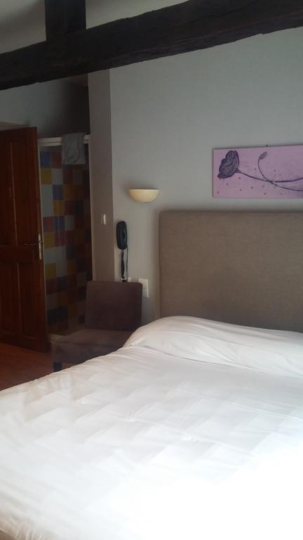 Hotel Les Remparts 미르포아 외부 사진
