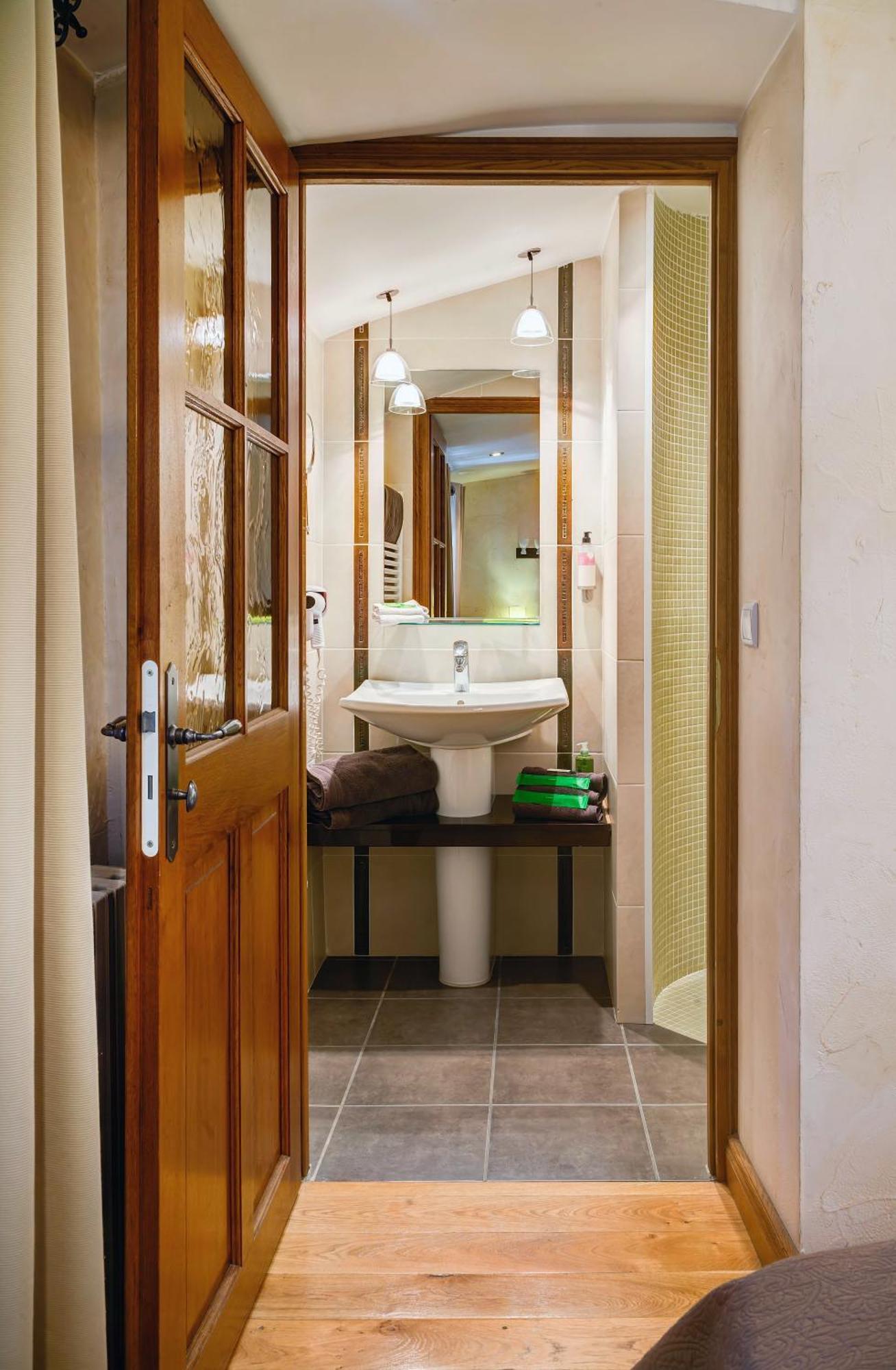 Hotel Les Remparts 미르포아 외부 사진