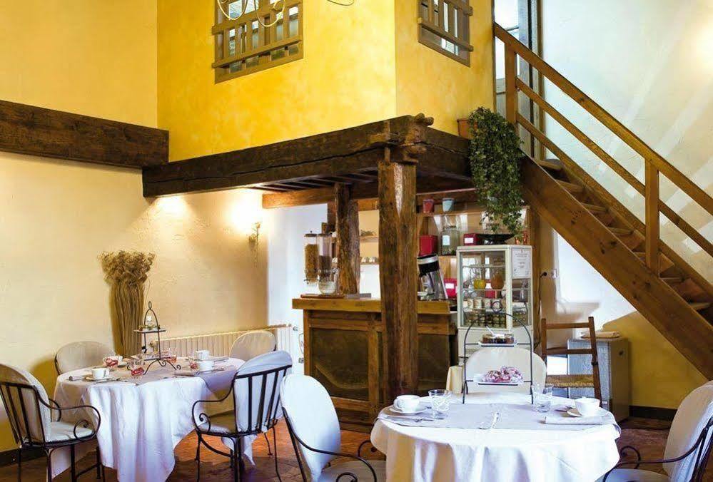 Hotel Les Remparts 미르포아 외부 사진
