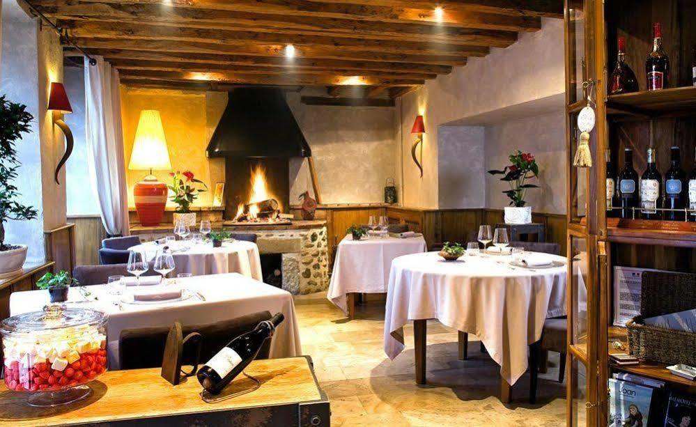 Hotel Les Remparts 미르포아 외부 사진